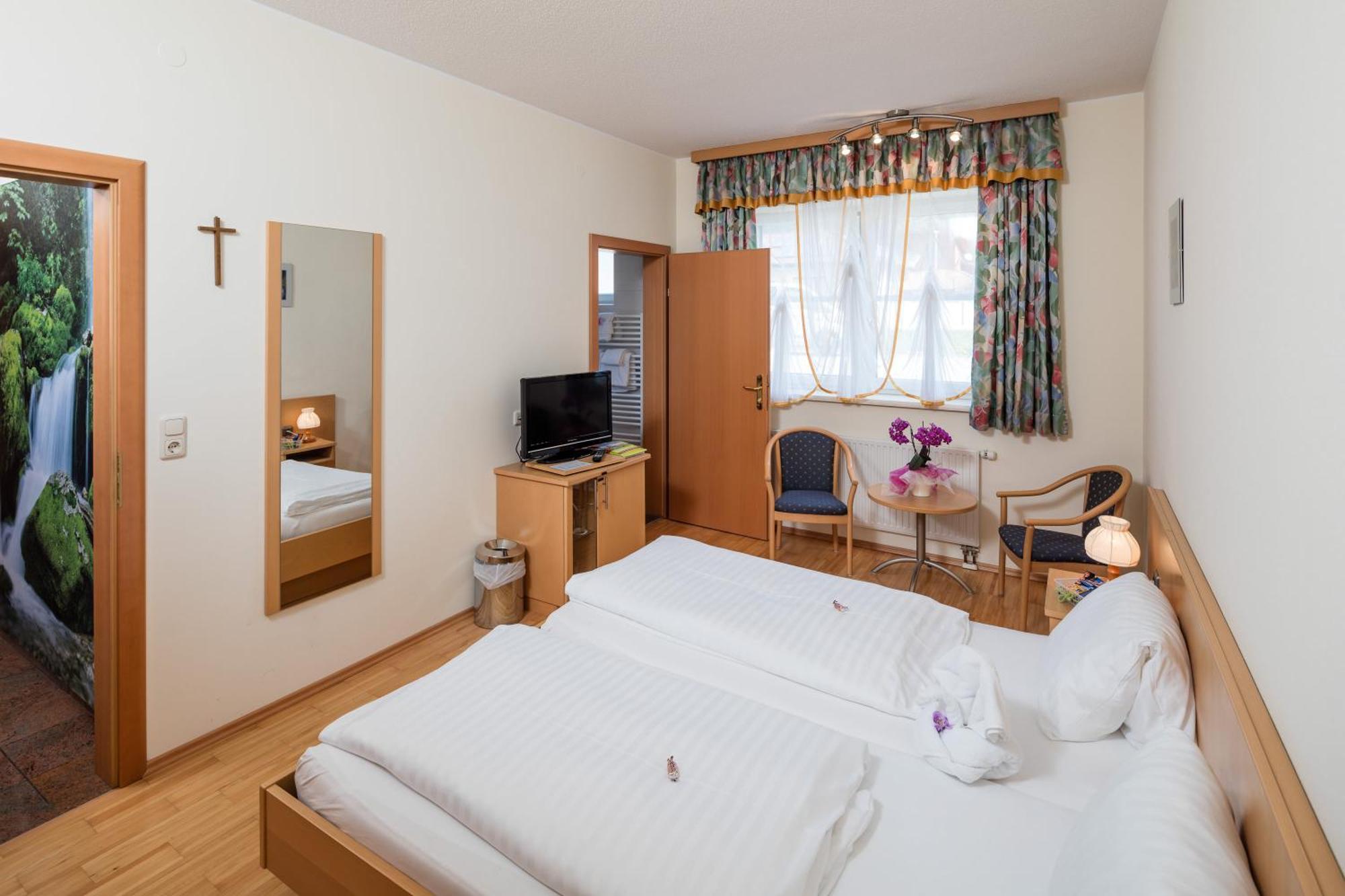 Gasthaus Pension Zum Lustigen Steirer Bruck an der Mur Habitación foto