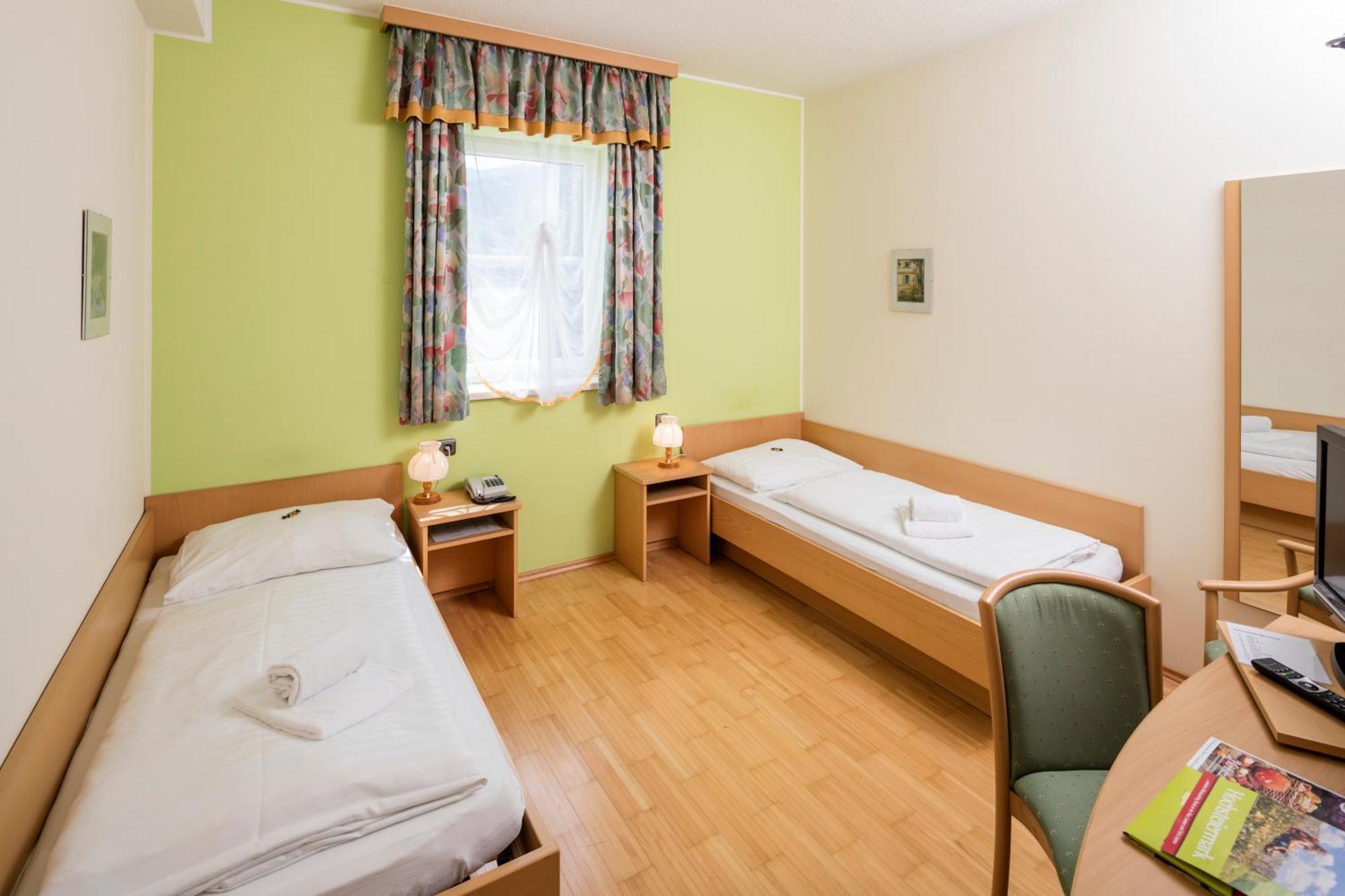 Gasthaus Pension Zum Lustigen Steirer Bruck an der Mur Habitación foto
