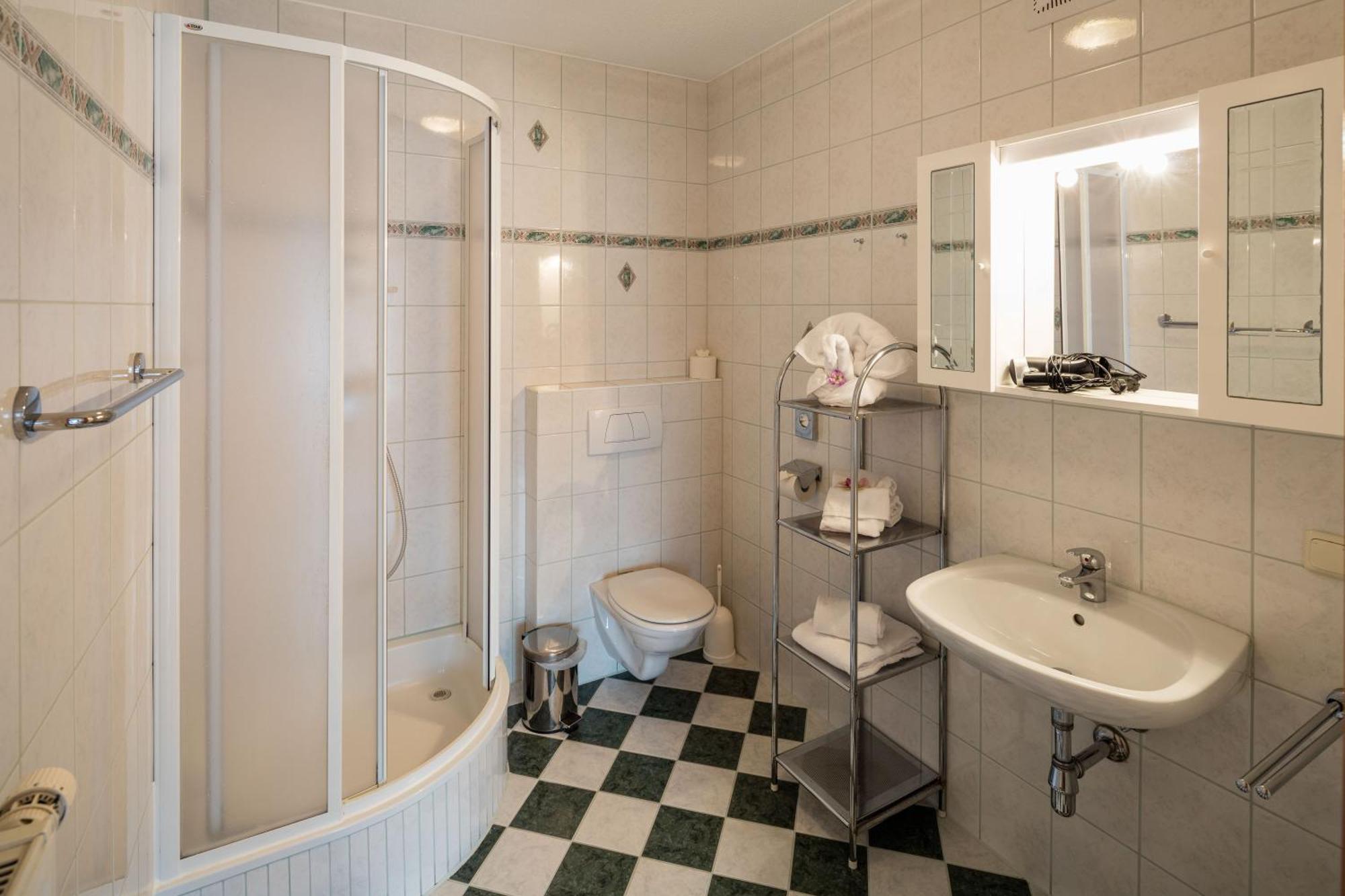 Gasthaus Pension Zum Lustigen Steirer Bruck an der Mur Habitación foto
